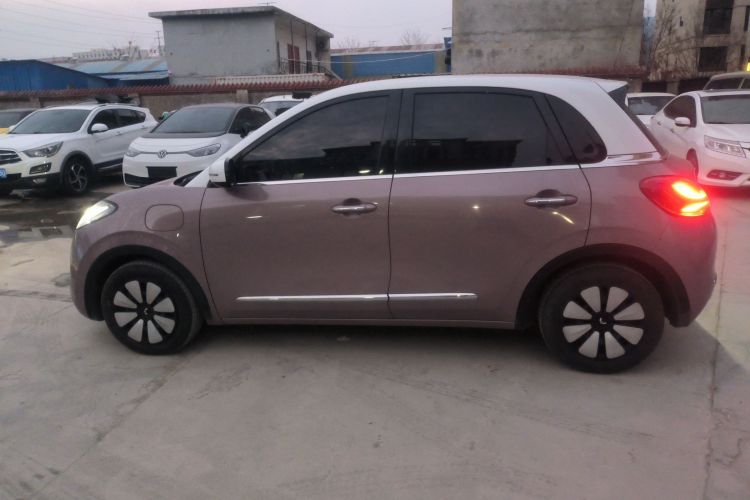 五菱汽车 五菱缤果 2023款 333km 灵犀互联+款车身外观4