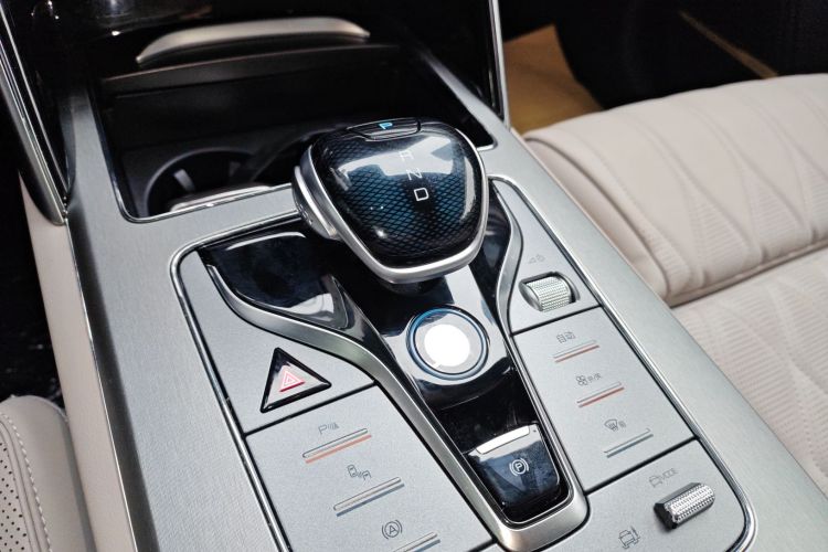 比亚迪 唐新能源 2024款 DM-p 冠军版 215KM 四驱旗舰型中控内饰18