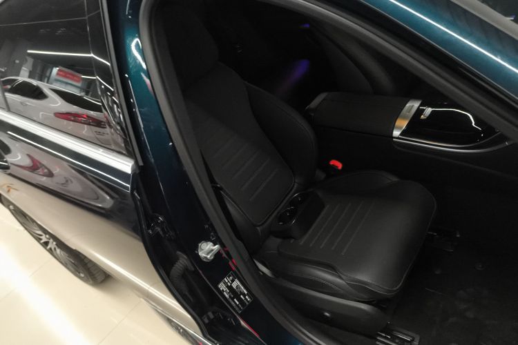 奔驰C级 2023款 改款 C 200 L 运动版局部细节41