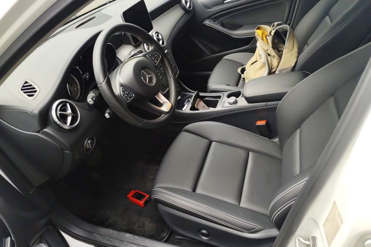 奔驰GLA 2016款 GLA 200 时尚型局部细节19