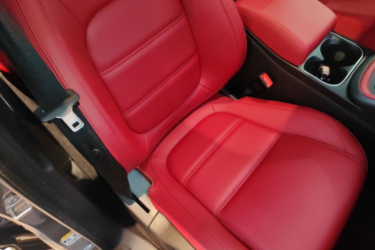 捷豹E-PACE 2024款 进取运动版 R-DYNAMIC S局部细节41