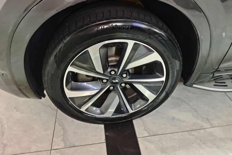 理想汽车 理想ONE 2021款 增程6座版车身外观6001