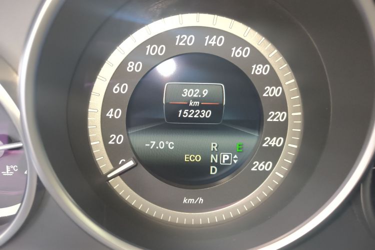 奔驰E级 2015款 E 200 L中控内饰15