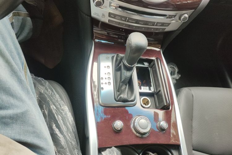 英菲尼迪Q70 2013款 Q70L 2.5L 舒适版中控内饰18