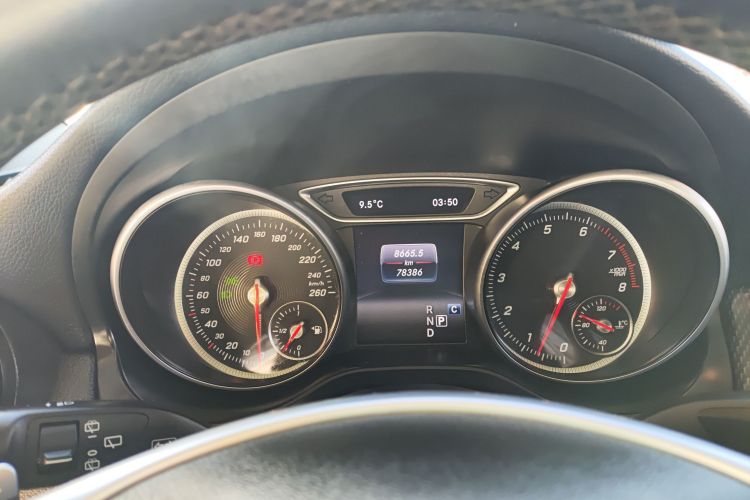 奔驰GLA 2019款 GLA 200 动感型中控内饰14