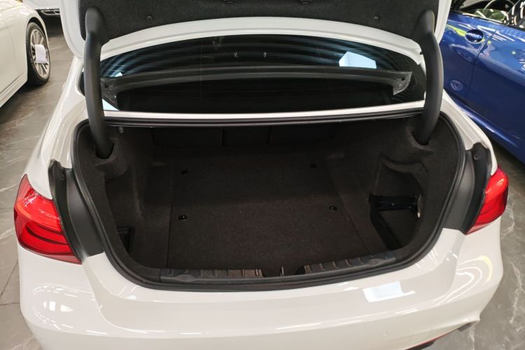 宝马3系 2019款 320Li M运动套装机舱底盘23