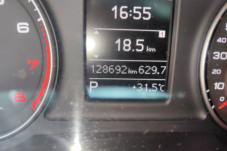 奥迪Q3 2013款 35 TFSI 舒适型中控内饰15