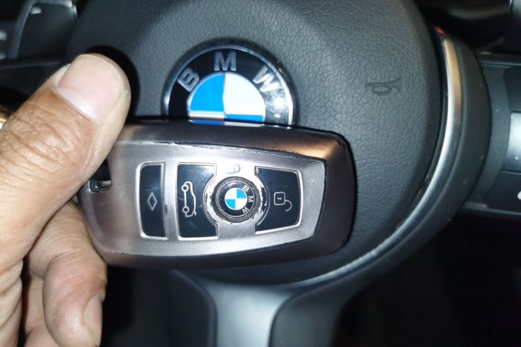 宝马X4 2016款 xDrive20i M运动型中控内饰11