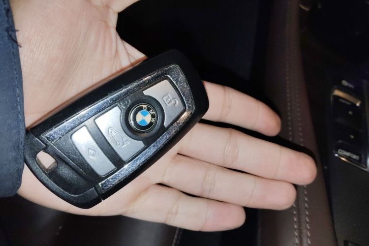 宝马5系 2014款 525Li 豪华设计套装中控内饰7001