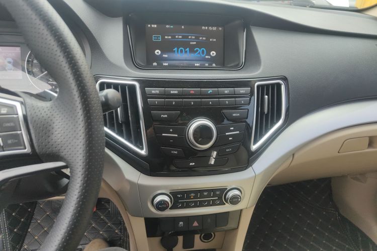 长城C30 2016款 1.5L AMT豪华型中控内饰16