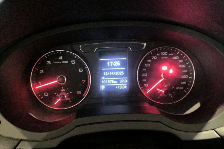 奥迪Q3 2018款 30周年年型 30 TFSI 时尚型中控内饰14