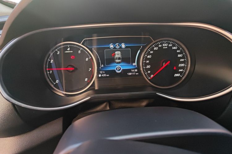 红旗H5 2018款 30TD 型动版中控内饰14