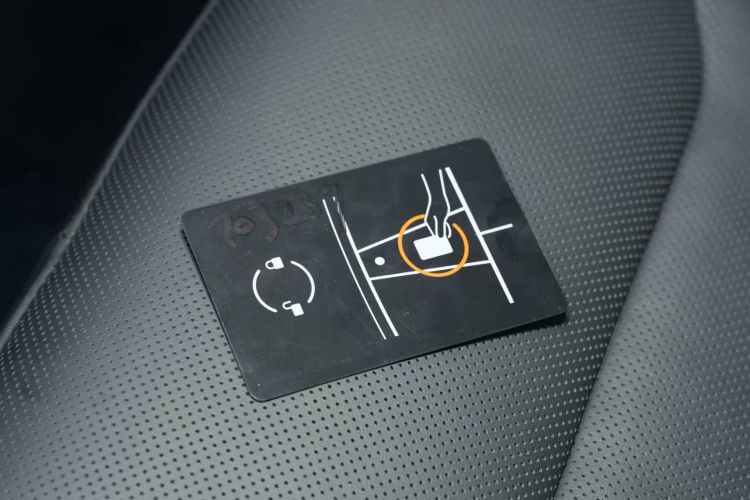 特斯拉 Model 3 2025款 改款 长续航全轮驱动版中控内饰7001