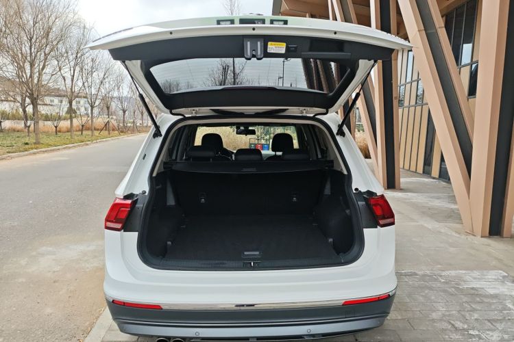 大众 途观L 2018款 330TSI 自动两驱舒适版机舱底盘23