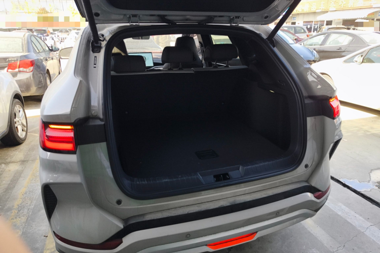 比亚迪 宋PLUS新能源 2025款 DM-i 智驾版 112KM 尊荣型机舱底盘23