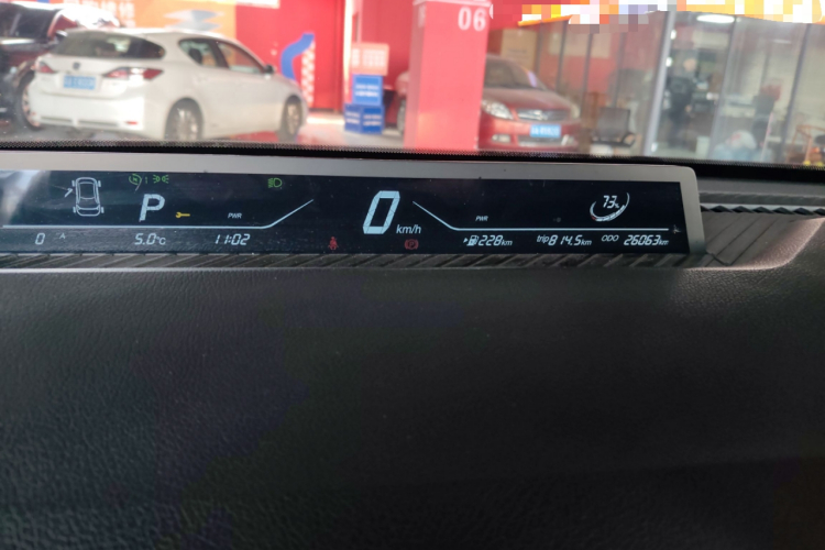 哪吒汽车 哪吒V 2022款 潮 300 Lite 磷酸铁锂局部细节14