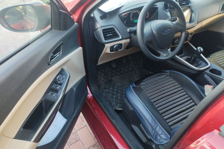 福特 福睿斯 2015款 1.5L 手动舒适型中控内饰20