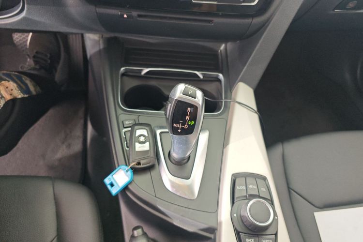 宝马3系 2016款 320Li 进取型中控内饰18