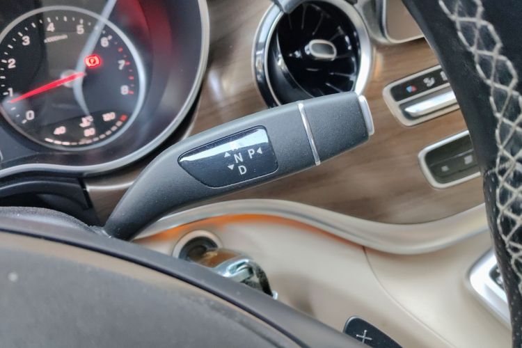 奔驰V级 2021款 V 260 L 长轴距尊贵版中控内饰18