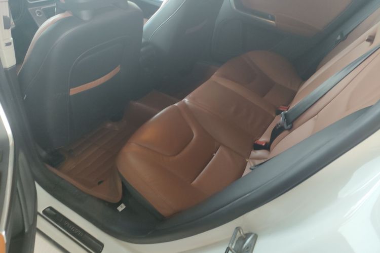 沃尔沃S60 2015款 S60L 2.0T 智远版中控内饰21