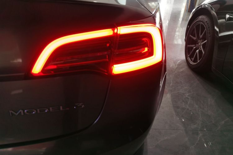 特斯拉 Model 3 2019款 标准续航后驱升级版车身外观9