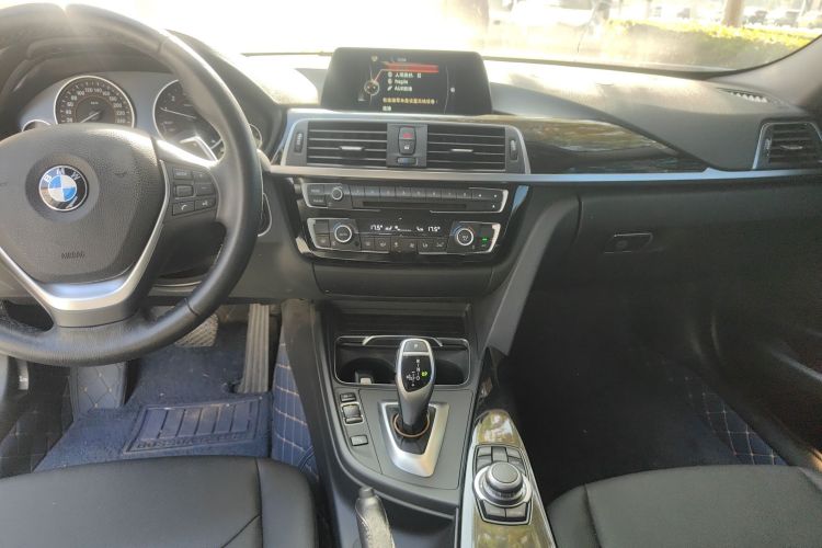 宝马3系 2017款 320Li M运动型中控内饰16