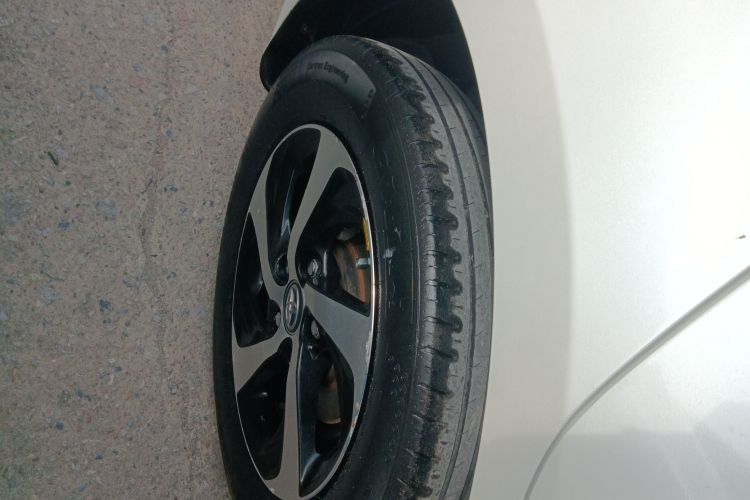 丰田 雷凌 2017款 改款双擎 1.8H GS E-CVT精英天窗版 国V车身外观6008