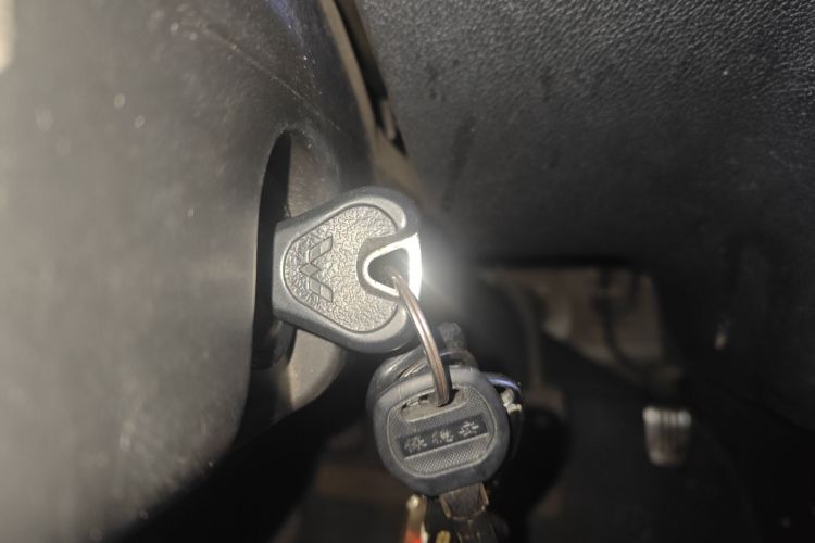 五菱汽车 五菱之光 2013款 1.0L 实用型中控内饰11