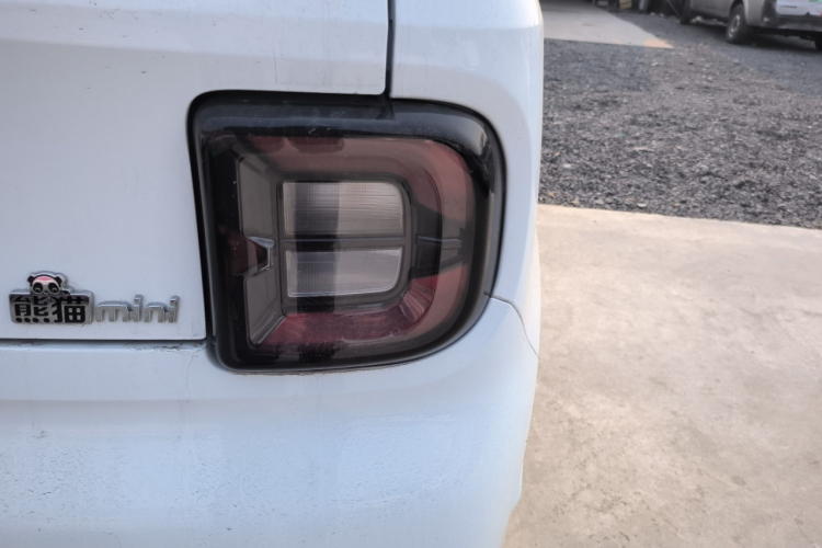 吉利银河 熊猫 2025款 210km 元气熊车身外观9