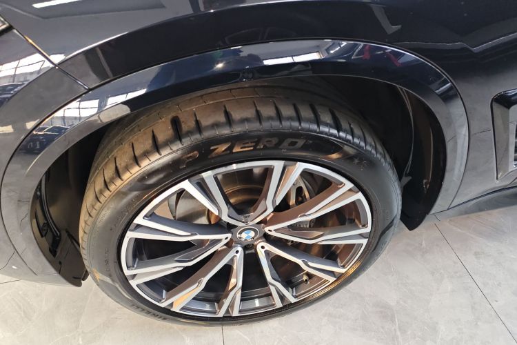 宝马X5 2023款 xDrive 40Li M运动曜夜套装车身外观6007