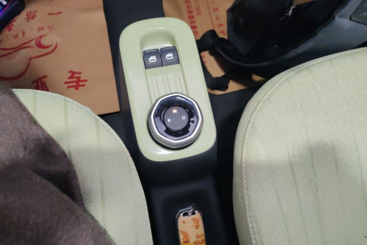 吉利银河 2024款 熊猫mini 200km 耐力熊中控内饰18