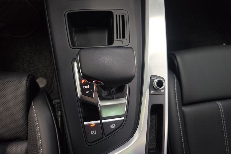 奥迪A4L 2024款 40 TFSI 时尚动感型中控内饰18