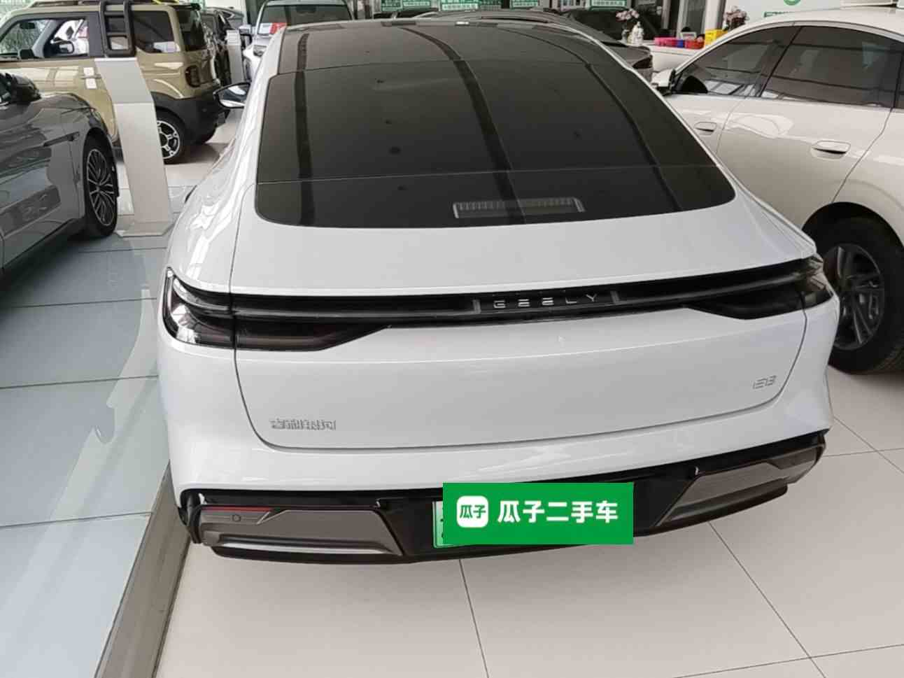 吉利银河 银河E8 2025款 700km 远航智驾版(3)