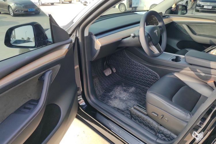 特斯拉 Model Y 2021款 标准续航后驱版中控内饰20