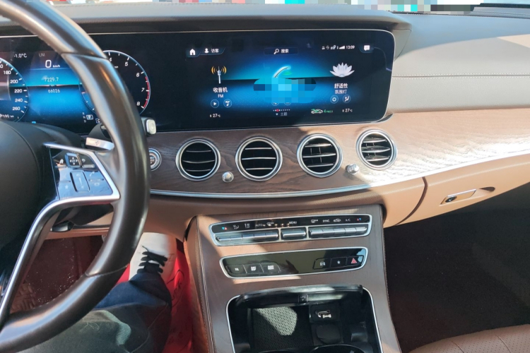 奔驰E级 2021款 改款 E 260 L中控内饰16
