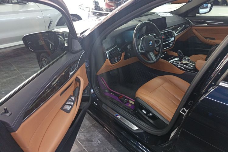 宝马5系 2020款 530Li 尊享型 M运动套装中控内饰20