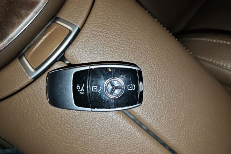 奔驰E级 2020款 E 300 L 豪华型中控内饰11