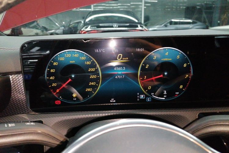 奔驰A级 2021款 A 200 L 运动轿车动感型中控内饰14