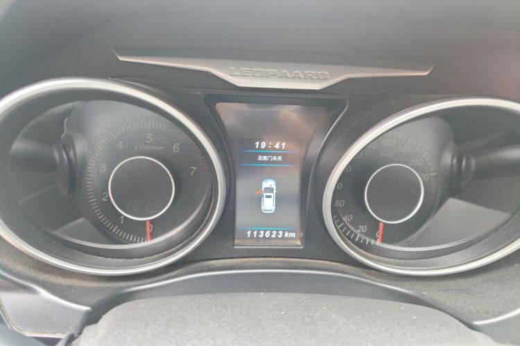 猎豹汽车 猎豹CS10 2015款 2.0T 手动至尊型中控内饰14