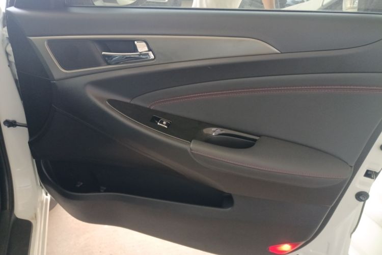 长安 逸动 2016款 1.6L 手动风尚型中控内饰42