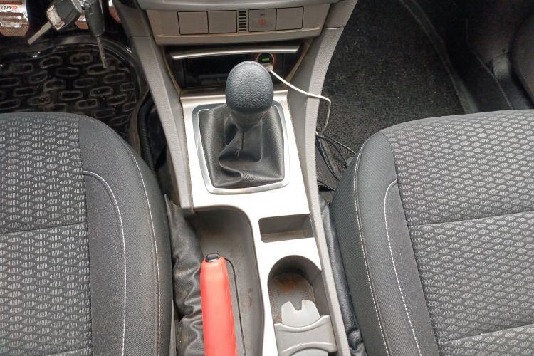 福特 福克斯 2013款 两厢经典 1.8L 手动基本型中控内饰18