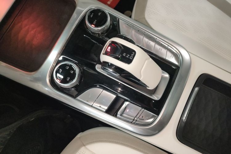 超境汽车 共创坦克300 2021款 2.0T 赛博坦克中控内饰18