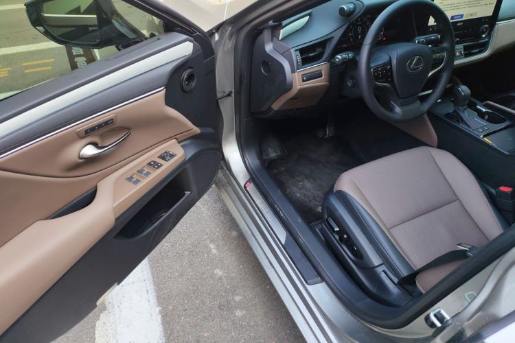 雷克萨斯ES 2025款 200 臻享版中控内饰20