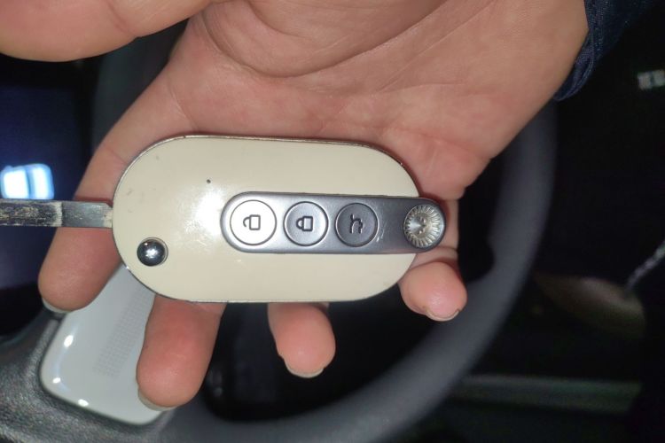 五菱汽车 宏光MINIEV 2022款 GAMEBOY 200km 玩咖款 磷酸铁锂中控内饰7001