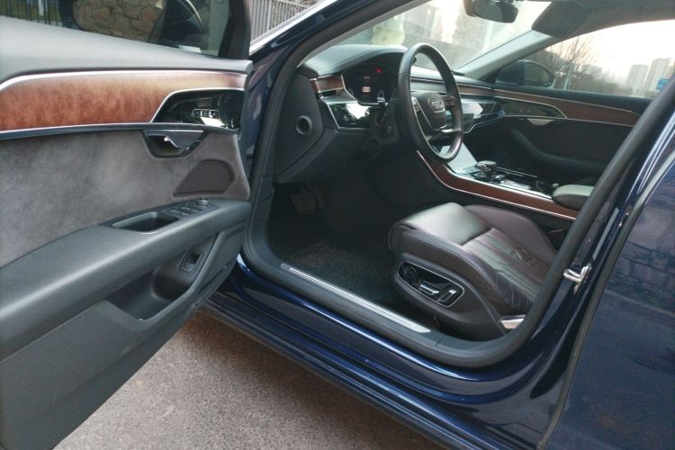 奥迪A8 2018款 A8L 55 TFSI quattro投放版尊享型中控内饰20