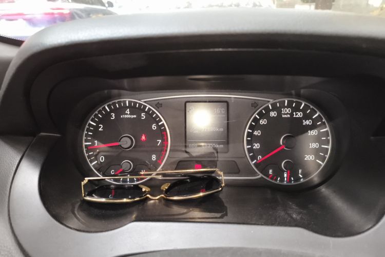 陆风X7 2015款 2.0T 全景尊贵版中控内饰14