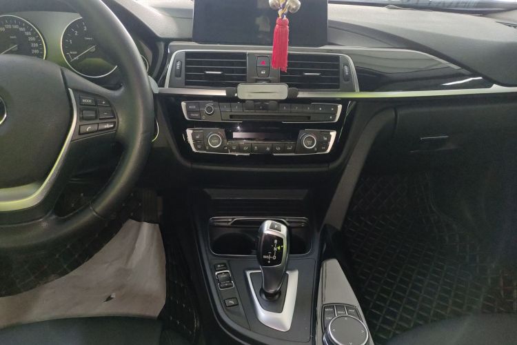 宝马3系 2019款 320Li 时尚型中控内饰16