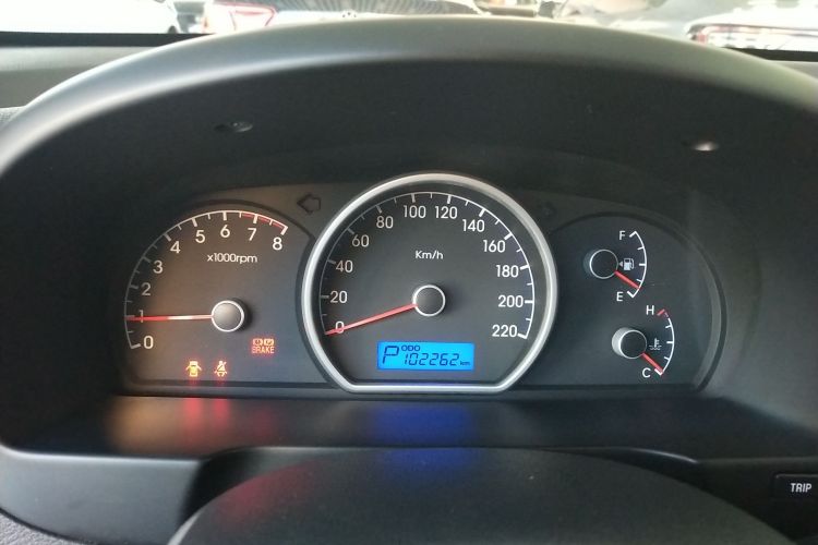 现代 悦动 2011款 1.6L 自动舒适型中控内饰14