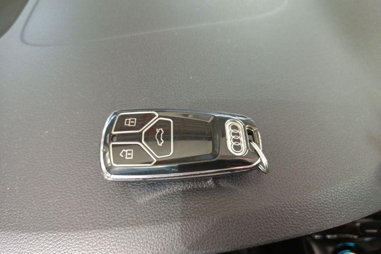 奥迪A4L 2020款 40 TFSI 时尚动感型中控内饰11