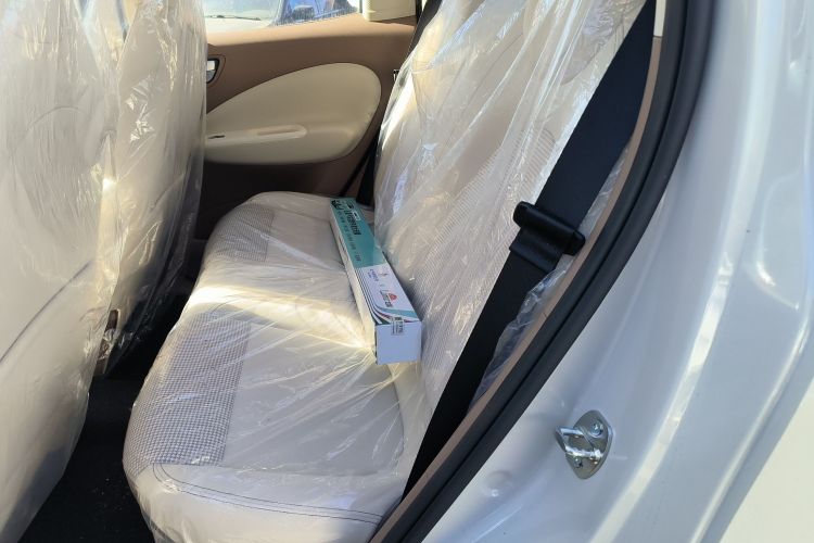 五菱汽车 宏光MINIEV 2025款 四门版 进阶款中控内饰7004